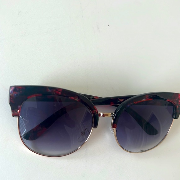 Gorgeous, cute, new, floral frame, sturdy, and straight, perfect condition. - Picture 4 of 4